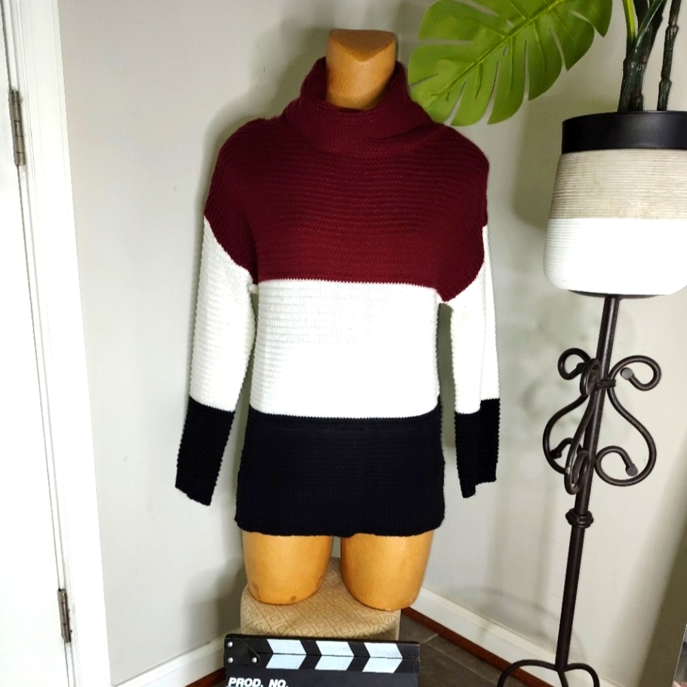 WARM TURTLE NECK SWEATER
